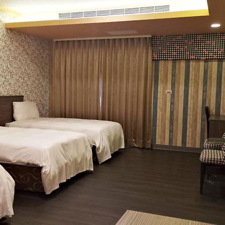 Crystal Hotel 풀리 외부 사진