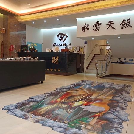 Crystal Hotel 풀리 외부 사진