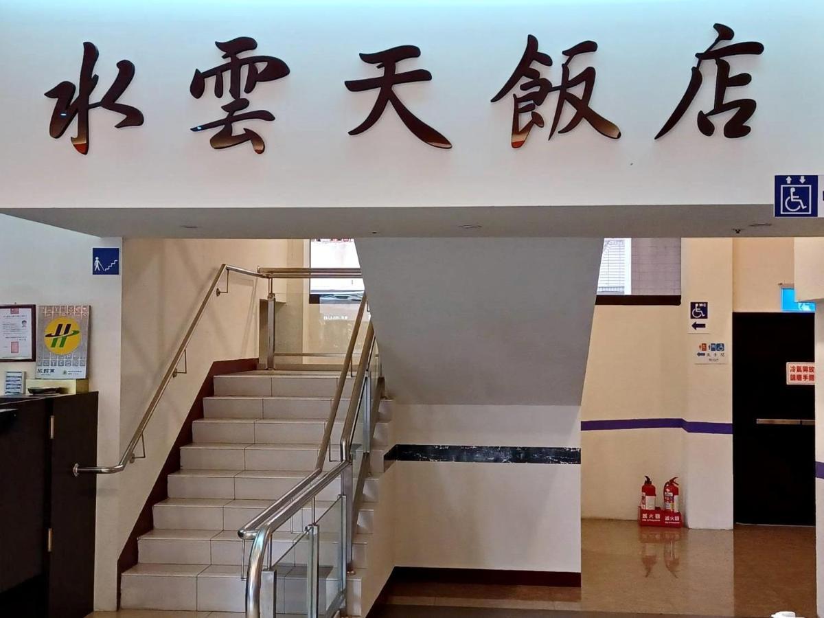 Crystal Hotel 풀리 외부 사진