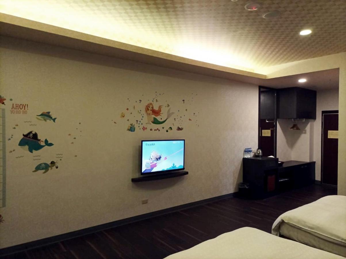 Crystal Hotel 풀리 외부 사진