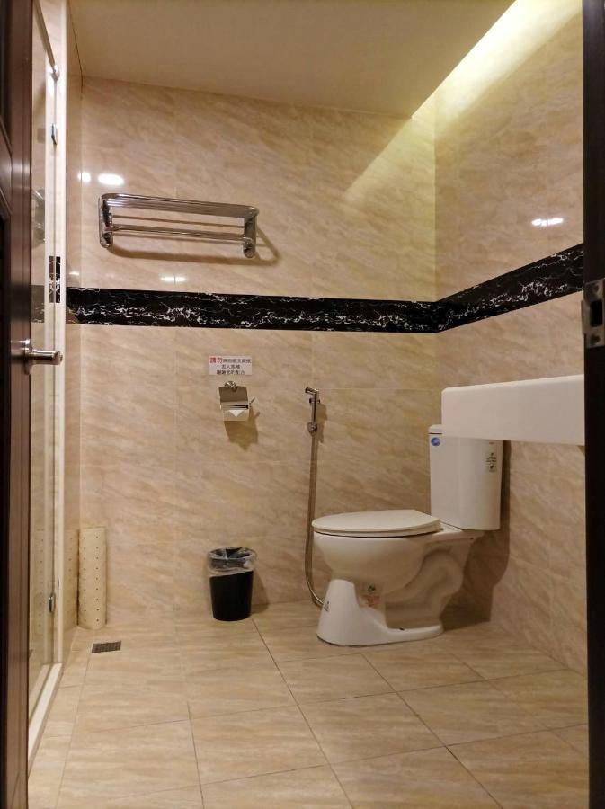 Crystal Hotel 풀리 외부 사진