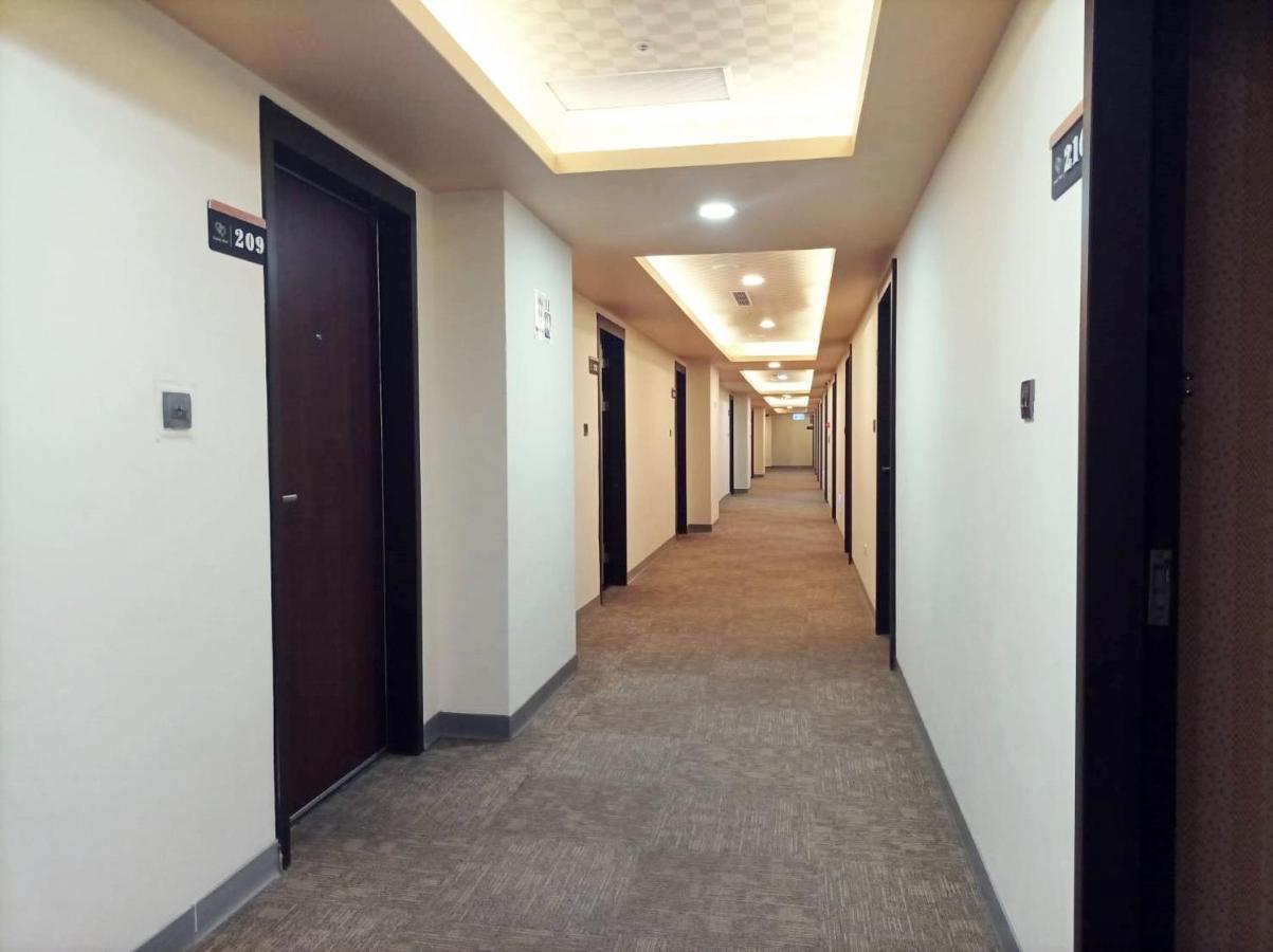 Crystal Hotel 풀리 외부 사진