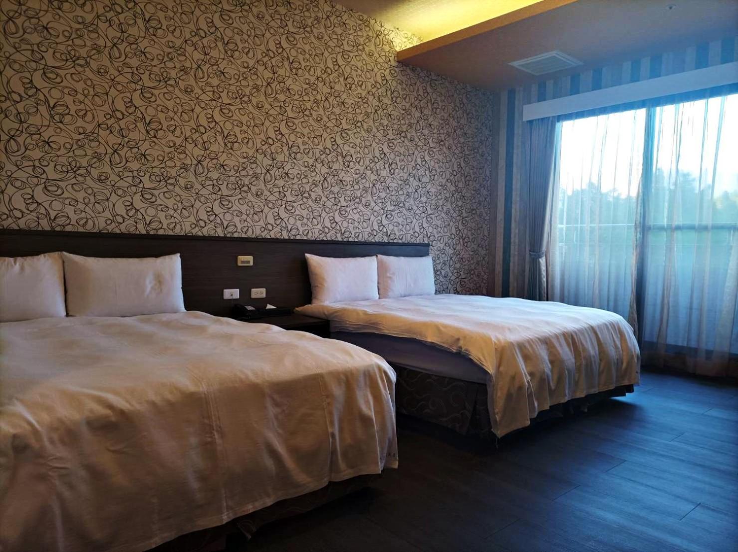 Crystal Hotel 풀리 외부 사진