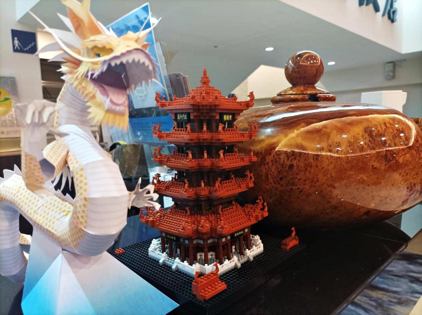 Crystal Hotel 풀리 외부 사진
