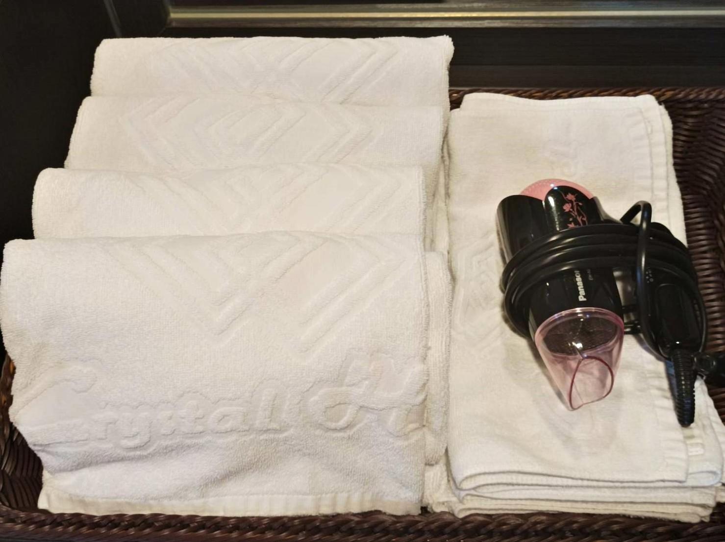 Crystal Hotel 풀리 외부 사진