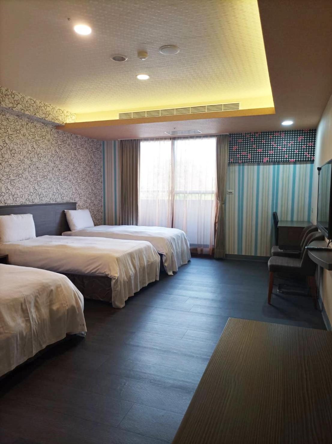 Crystal Hotel 풀리 외부 사진