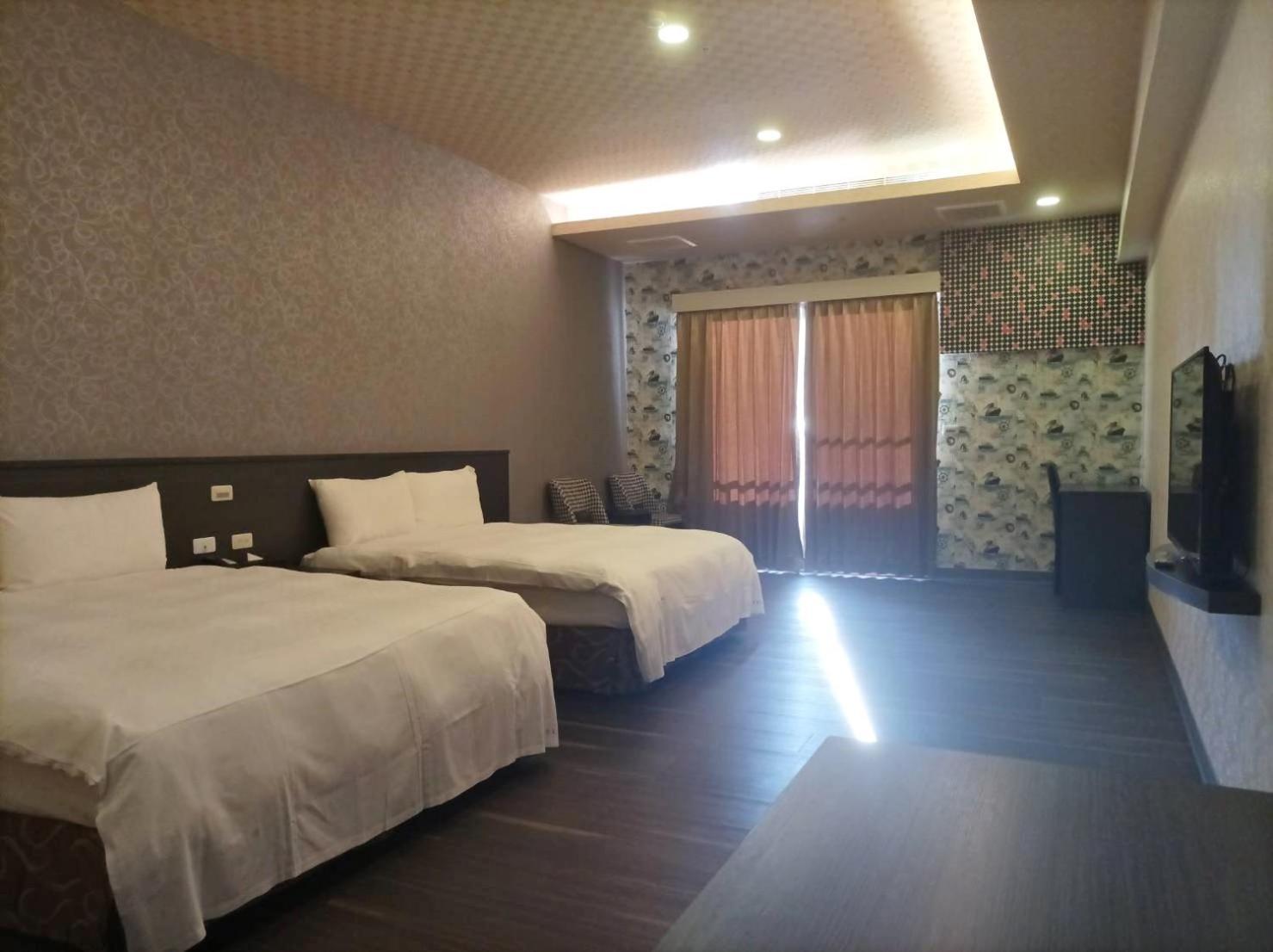 Crystal Hotel 풀리 외부 사진