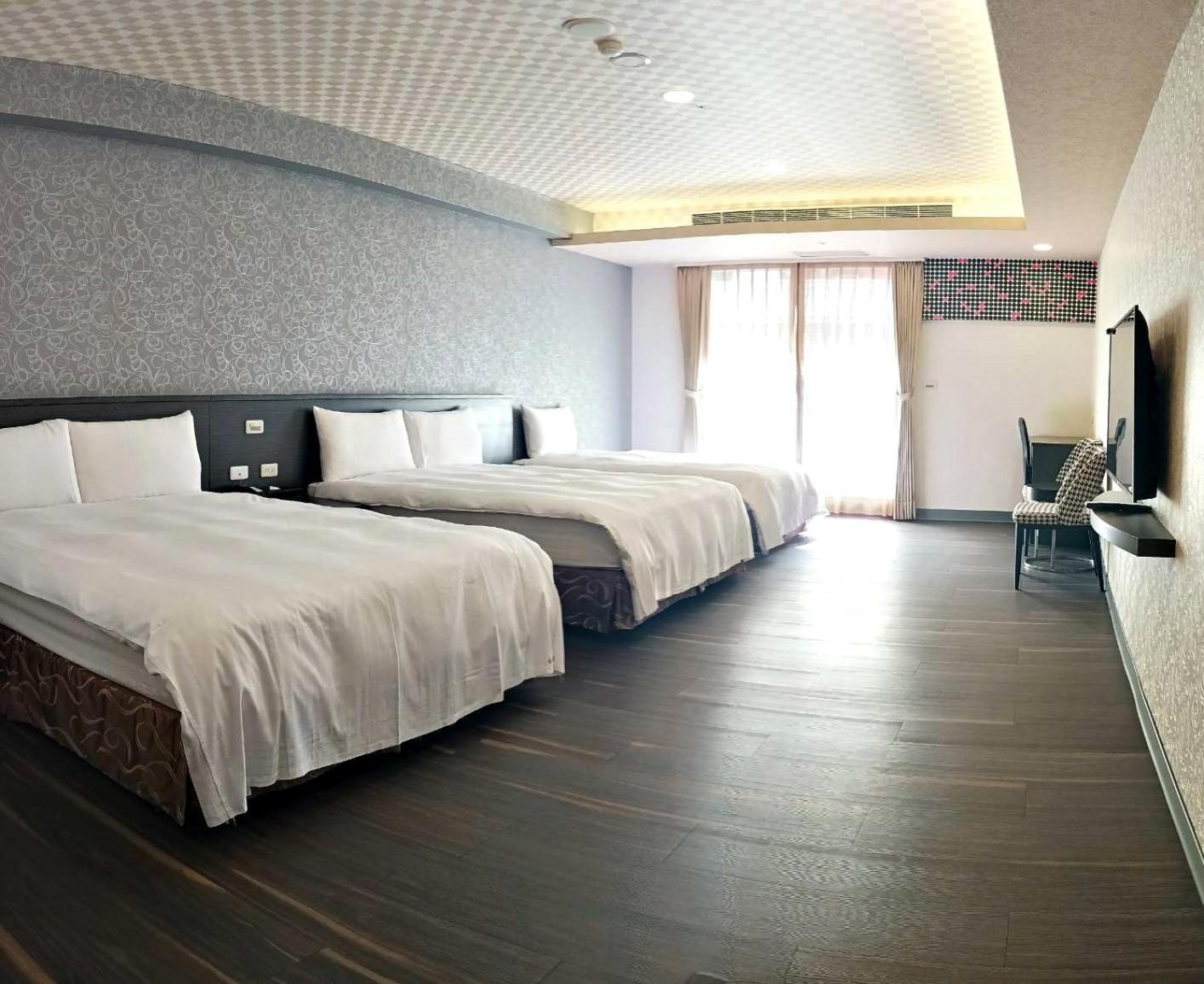 Crystal Hotel 풀리 외부 사진