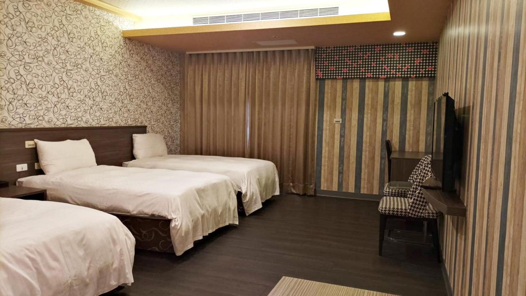 Crystal Hotel 풀리 외부 사진