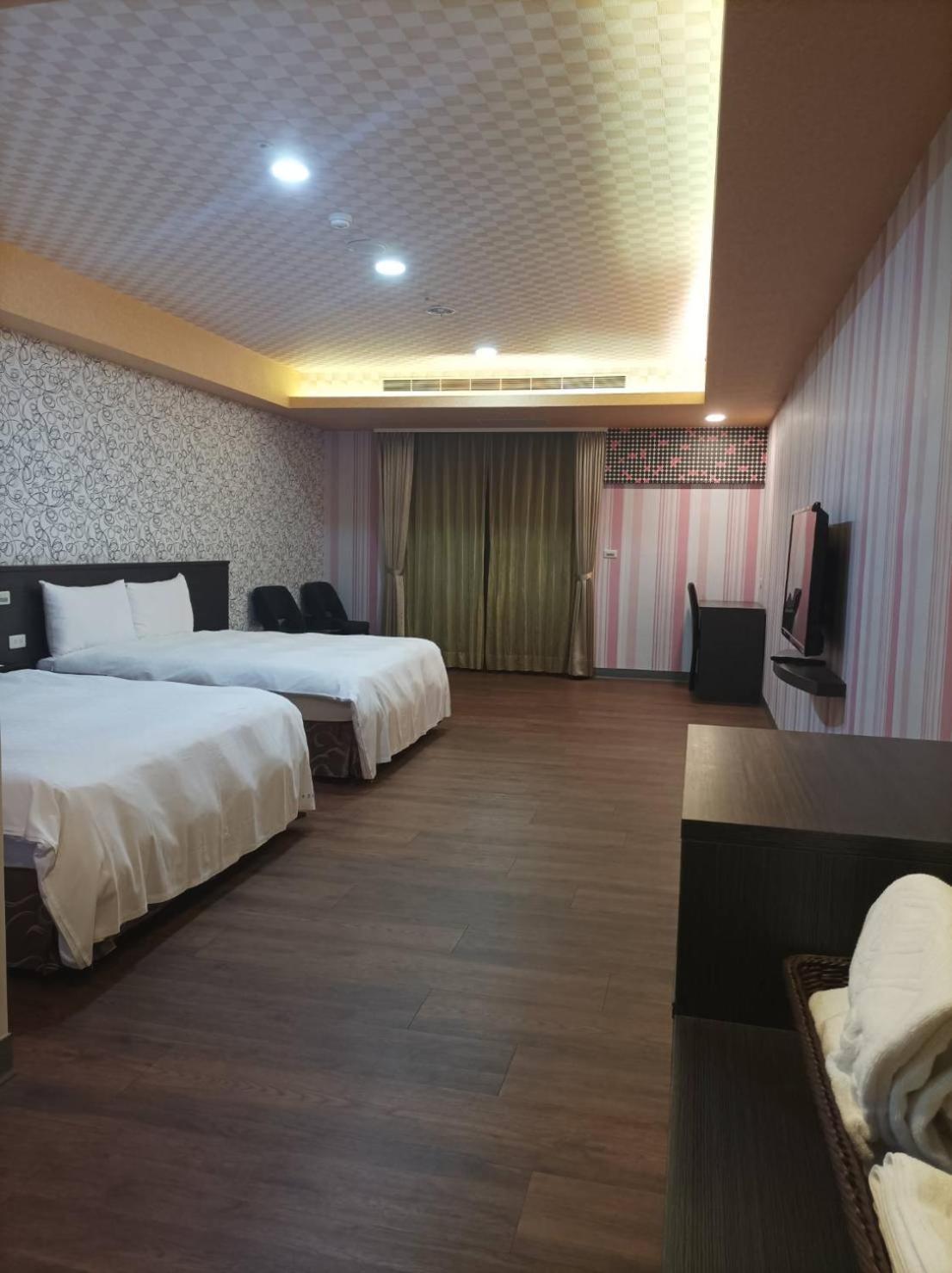 Crystal Hotel 풀리 외부 사진