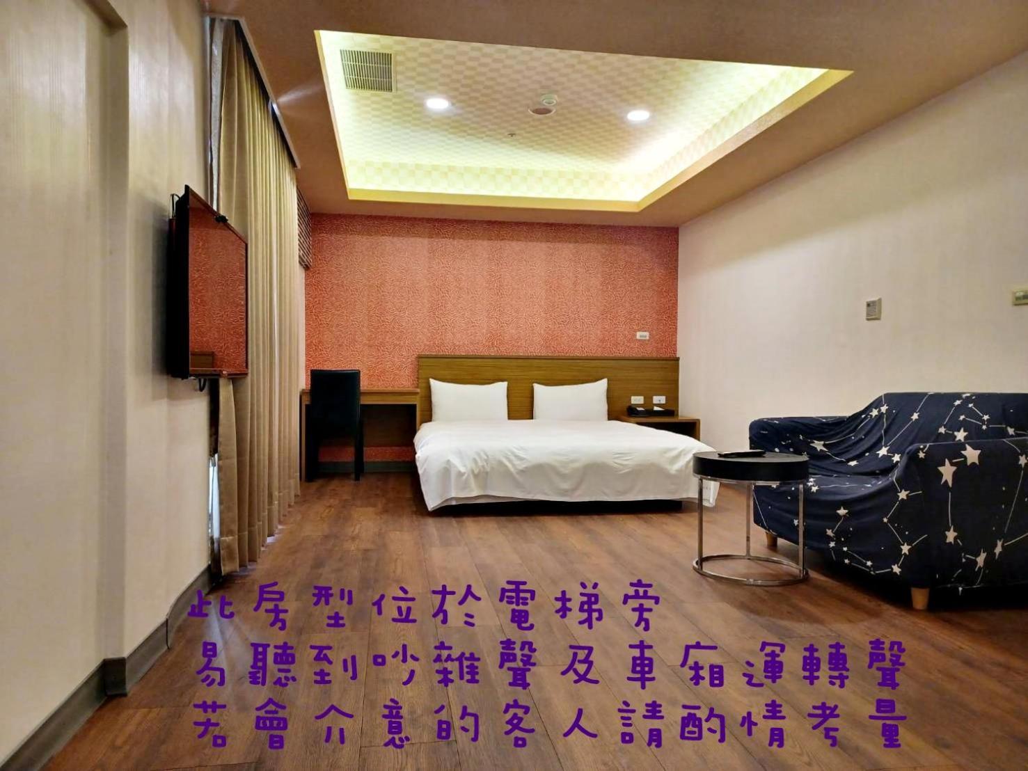 Crystal Hotel 풀리 외부 사진